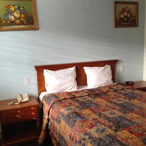 Zimmer mit Queensize-Bett für Gäste mit Behinderungen